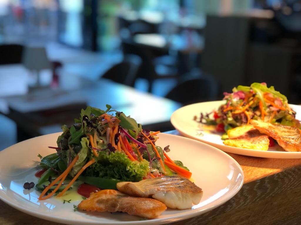 il_Pomodoro-Fischgericht_angerichtet Fischteller angerichtet im il Pomodoro Langenfeld (Rheinland)